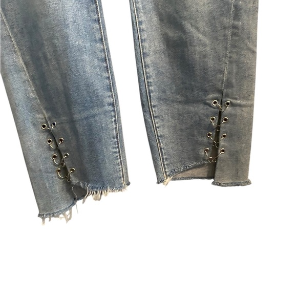 7 For All Mankind Edie Ring-Detail Straight Jeans Light Riviera statement Fall - Picture 4 of 12